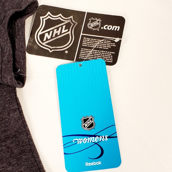 Official NHL Chicago Blackhawks #19 Toews T-Shirt - Picture 10 of 11